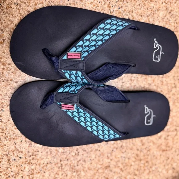 Vineyard Vines Black Flip Flops with Blue Straps Amazon.com | vineyard vines Men main image 2